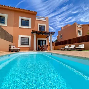 villa-in-corralejo-with-private-pool.in-canary-islands.com/